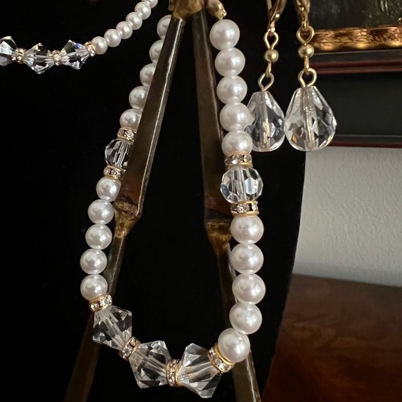 Full Parure Faux Pearl and Clear Crystal Beaded Necklace ~ Bracelet ~ Earrings - Picture 5 of 6